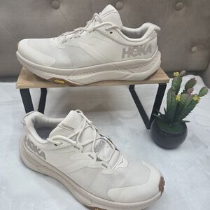 HOKA Transport 9.5B Beige Cream Vibram Trail Sneaker